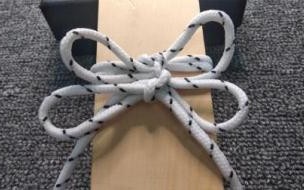 棉衣蝴蝶结系法慢动作 蝴蝶结的打法慢动作